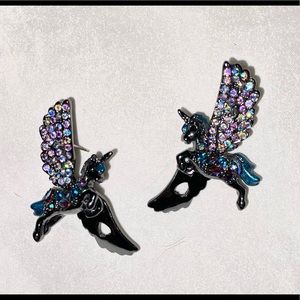 BETSEY JOHNSON Crystal Unicorn Earings